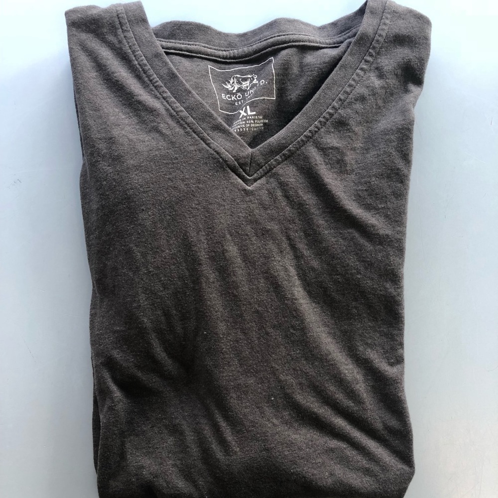 V-neck Ecko Unltd casual/under shirt